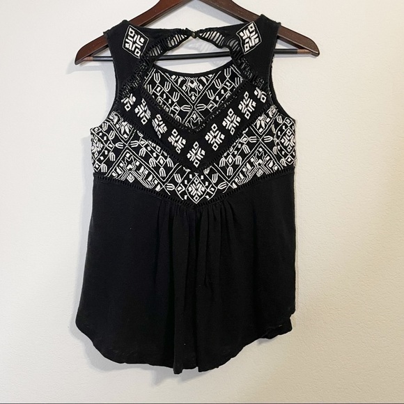 Lucky Brand Black Boho Sleeveless Flowy Tank Top White Decorative Embroidery - Picture 2 of 6